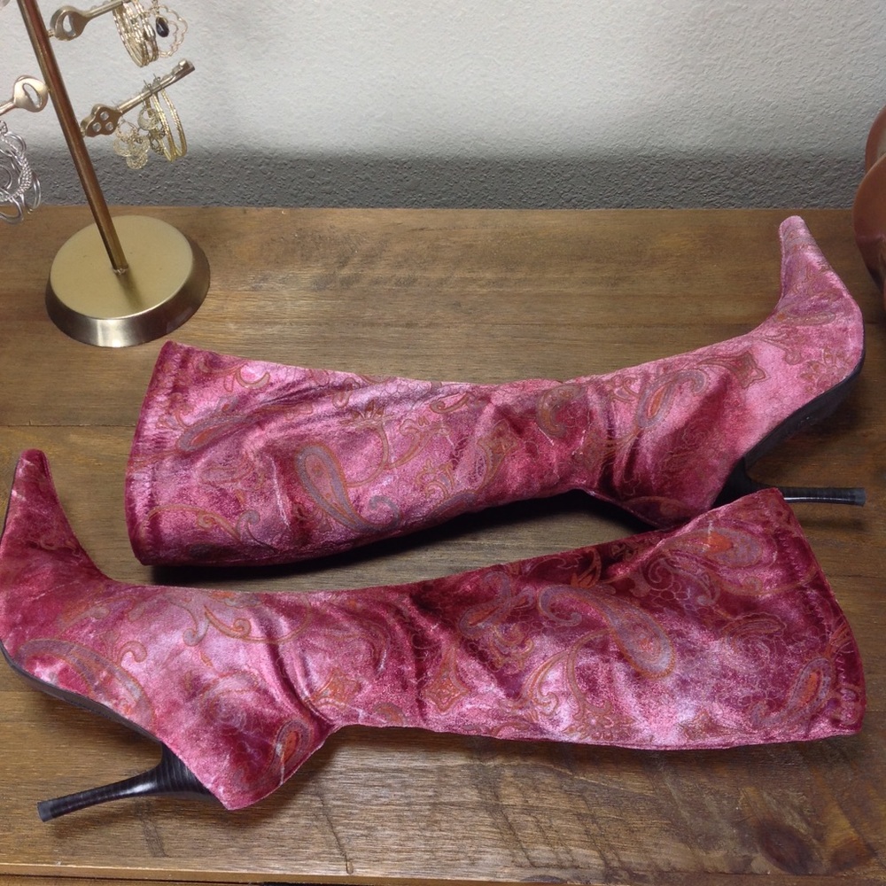 ❌Luichiny Pink Print Velvet Pointed Stiletto Boots - Picture 5 of 8